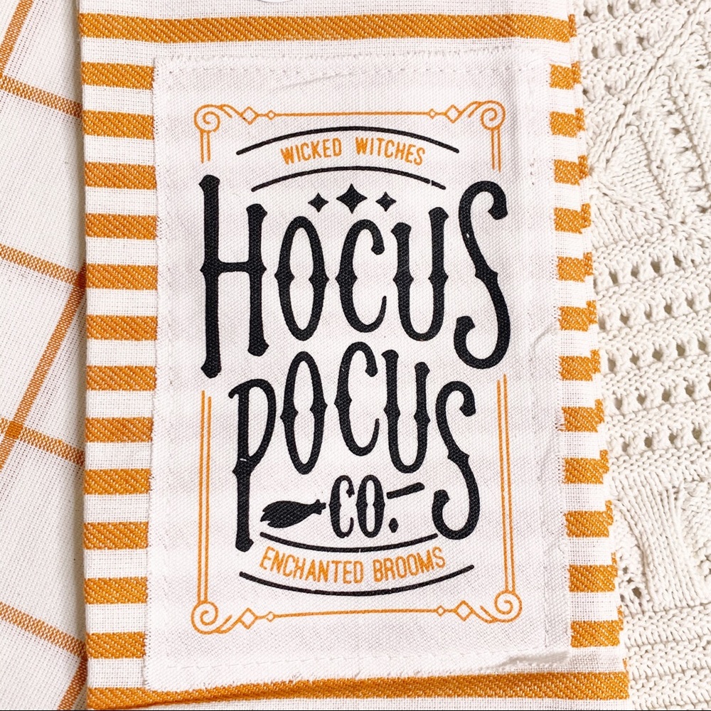 NWT🧙Set of 4 Hocus Pocus 🧹Kitchen Towels - Picture 2 of 9